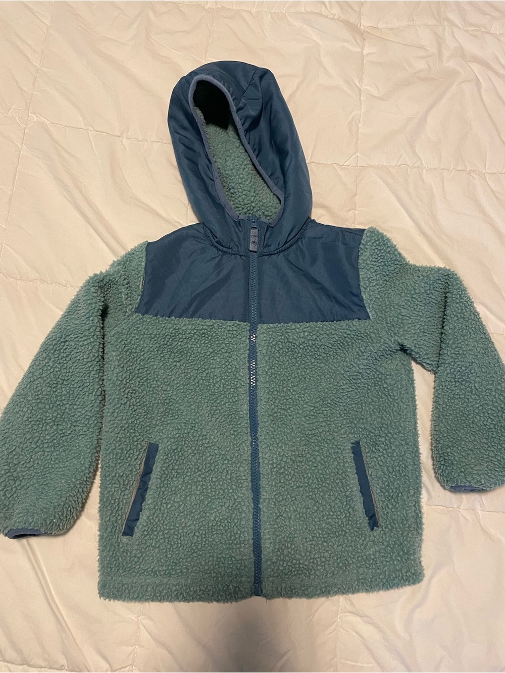 Lands’ End kids hooded sherpa fleece jacket in size Small 6–7.